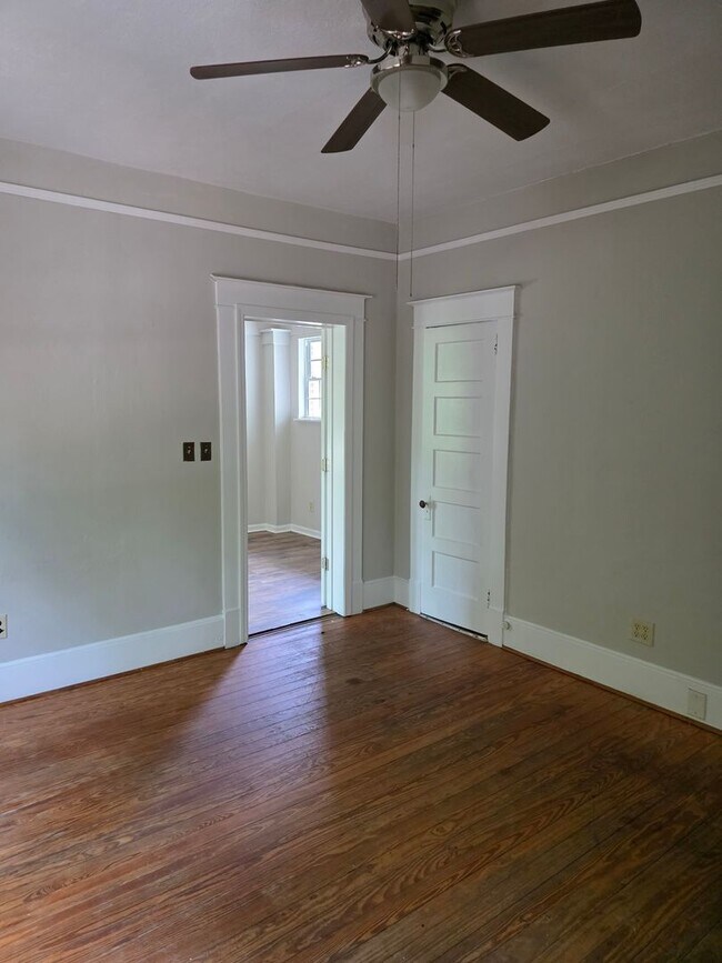 Building Photo - 2BR/2BA Cottage