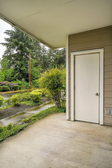 Building Photo - 3500 E Lake Sammamish Pky SE