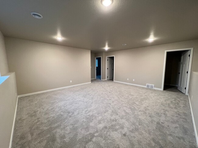 Building Photo - 3843 33rd St S