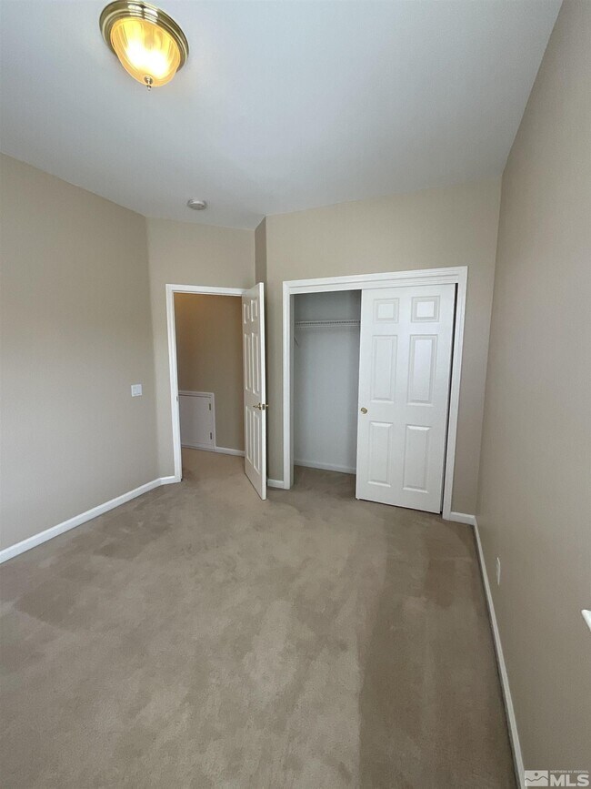 Building Photo - 2847 Falcon Ridge Dr