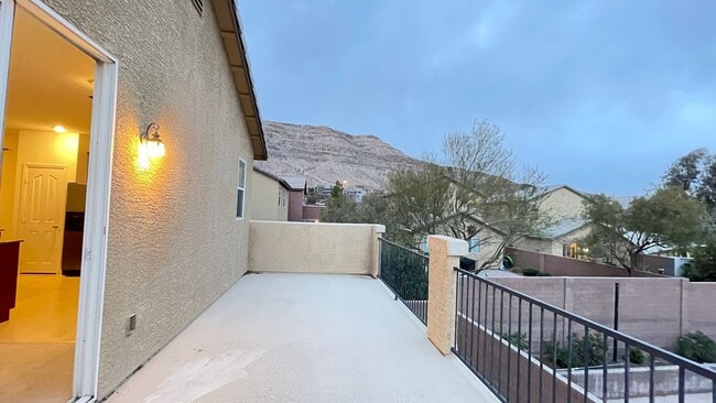 Building Photo - BEAUTIFUL 2,327 SQ FT, 3 BDRM, 2.5 BTHRM, 2 CAR GARAGE, LOCATED NEAR SCHOOLS, SHOPPING, HOSPITAL ...