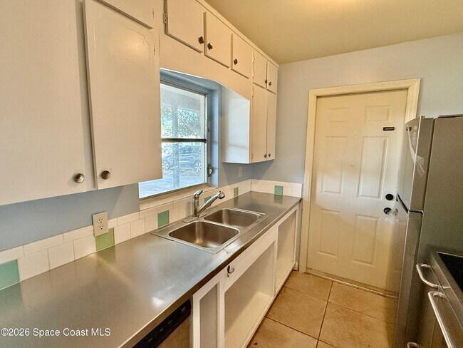 Building Photo - 1112 Northview Dr