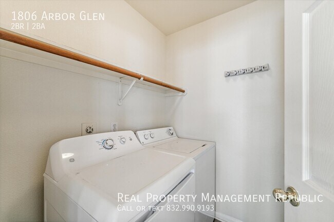 Building Photo - 1806 Arbor Glen