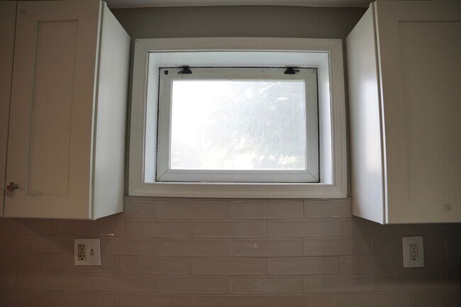 Building Photo - Lovely 2 BR/1 BA Condo in Columbia Heights!