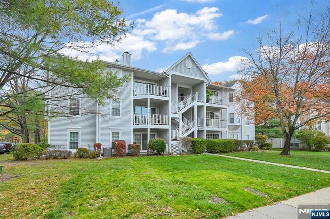 Building Photo - 353 Cottonwood Way