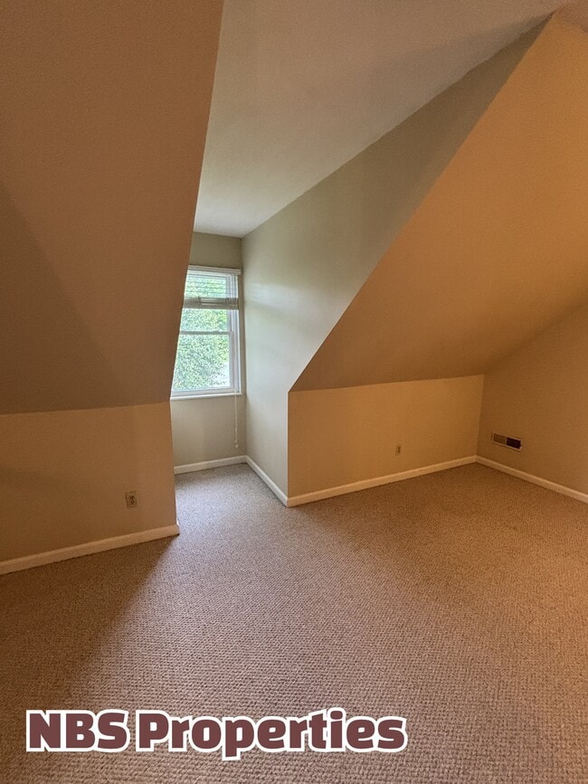 Building Photo - 7404 Foxglove Ln