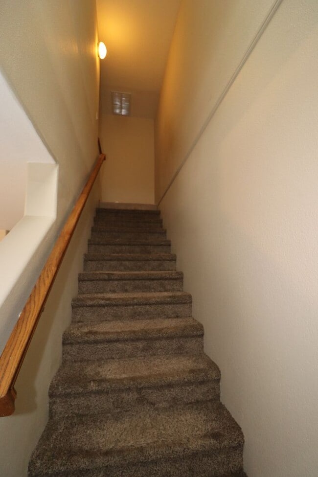 Building Photo - Spacious Town House for Rent