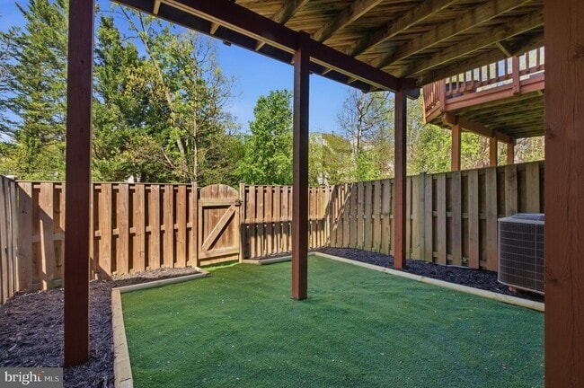 Building Photo - 14666 Seasons Dr