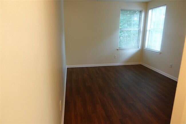 Building Photo - 2928 Thrushwood Dr
