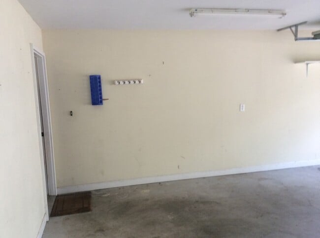 Building Photo - Charming Cul-de-Sac Home