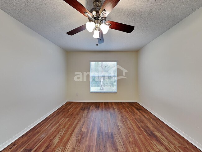 Building Photo - 12241 Woodglen Cir