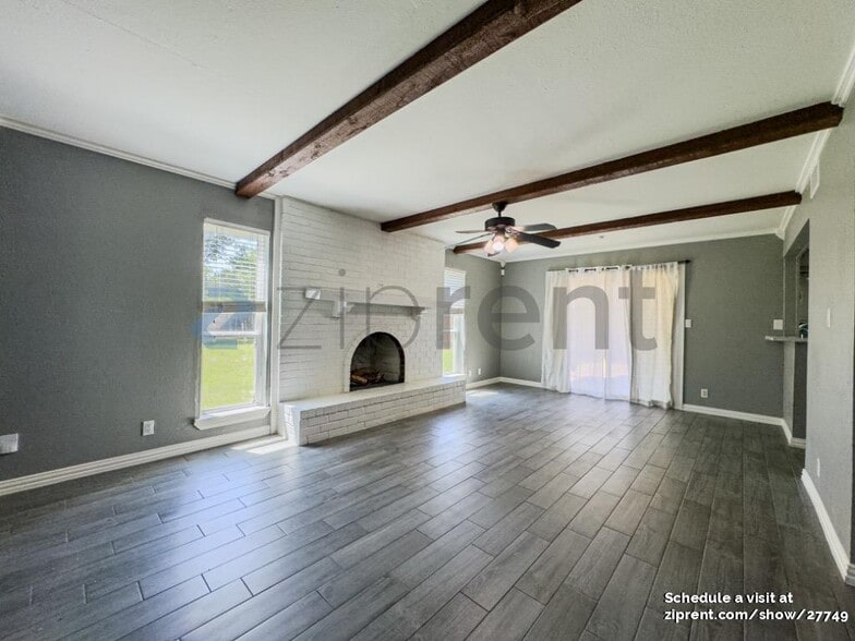 Building Photo - Unit