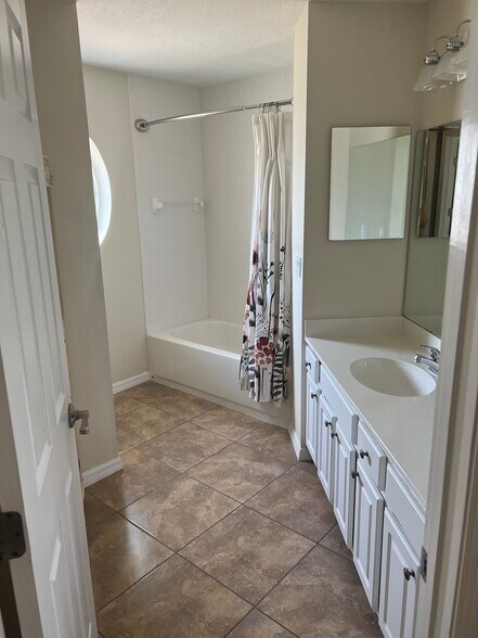 Building Photo - 4585 NW 48th Ln