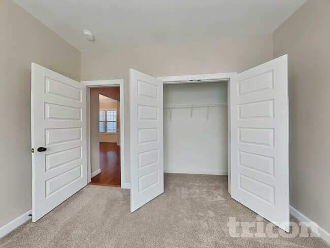 Building Photo - 102 Pinewinds Ct