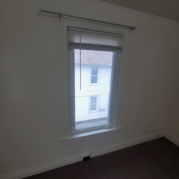 Building Photo - 178 S Branch St