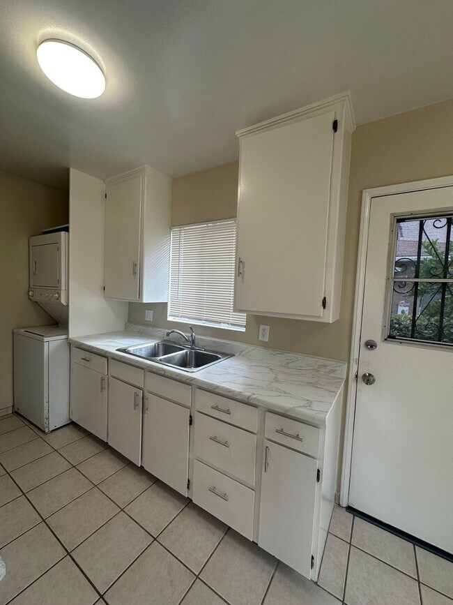 Building Photo - 12305OC