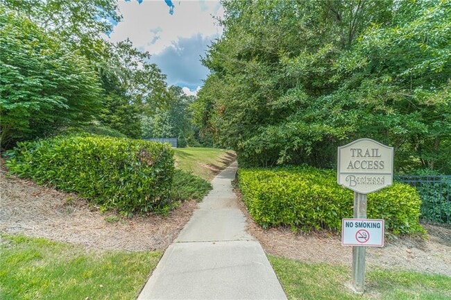 Building Photo - 2557 Staunton Dr