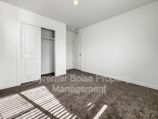 Building Photo - 4212 W Cirrus Ln