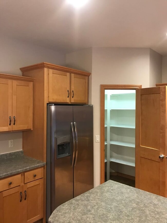 Building Photo - 2100 River Point Ct