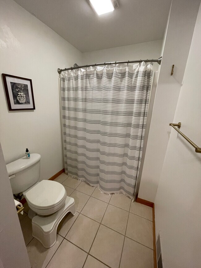 Building Photo - 1417B 2nd St