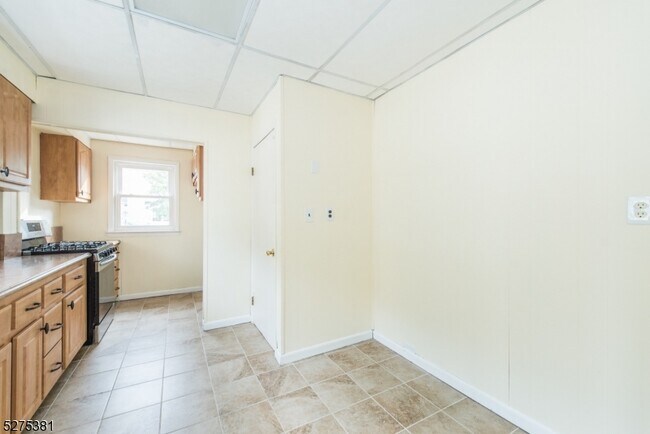 Building Photo - 2721 Vauxhall Rd