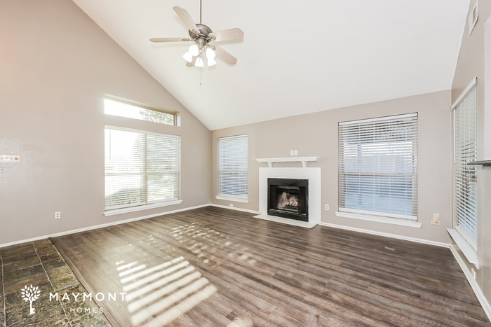 Building Photo - 6406 Mercedes Dr