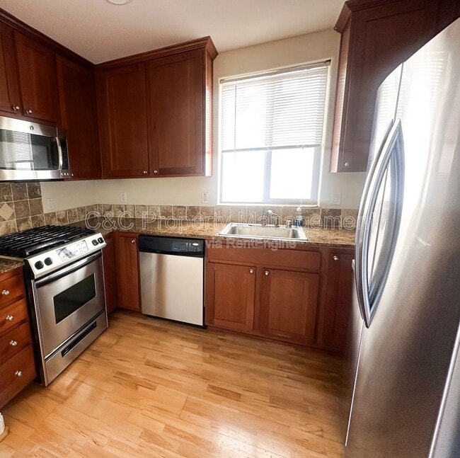 Building Photo - 3202 Playa Ct