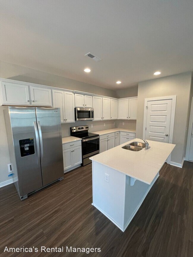 Building Photo - 4 br, 2.5 bath House - 2120 Ellsworth Loop...
