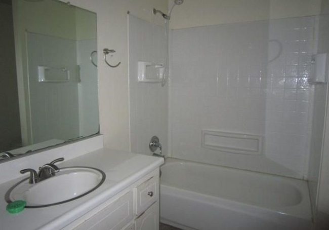 Building Photo - Ashlan & Fowler 3 Bedroom - Griffith Ave.