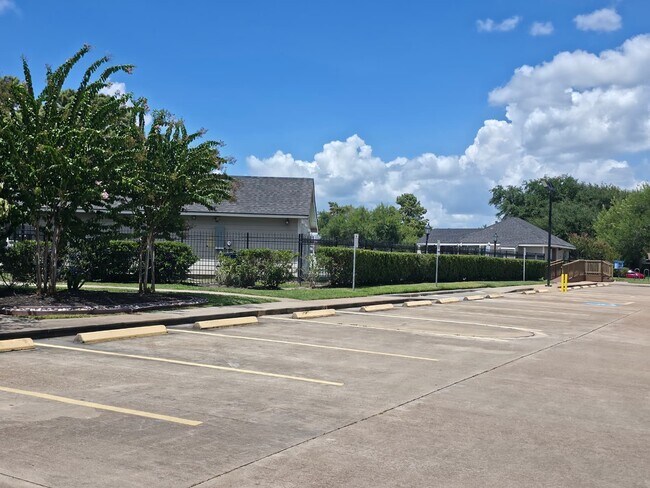 Building Photo - 13915 Old Village Ln