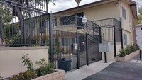 Building Photo - $750 REBATE-SPACIOUS 2BR/1BA Unit with pri...