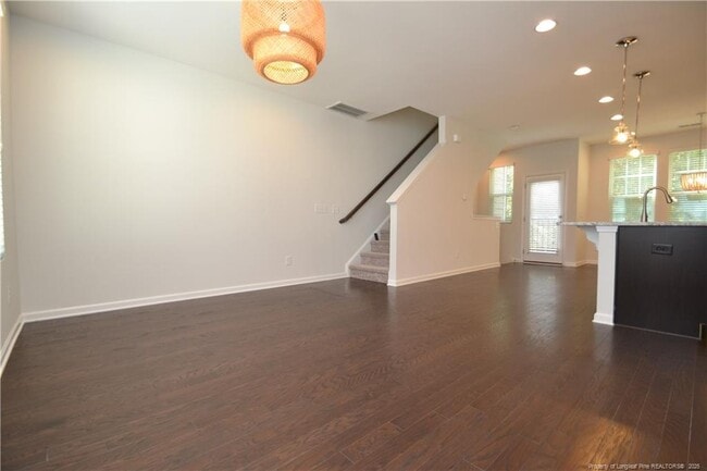 Building Photo - 1405 Luxor Dr