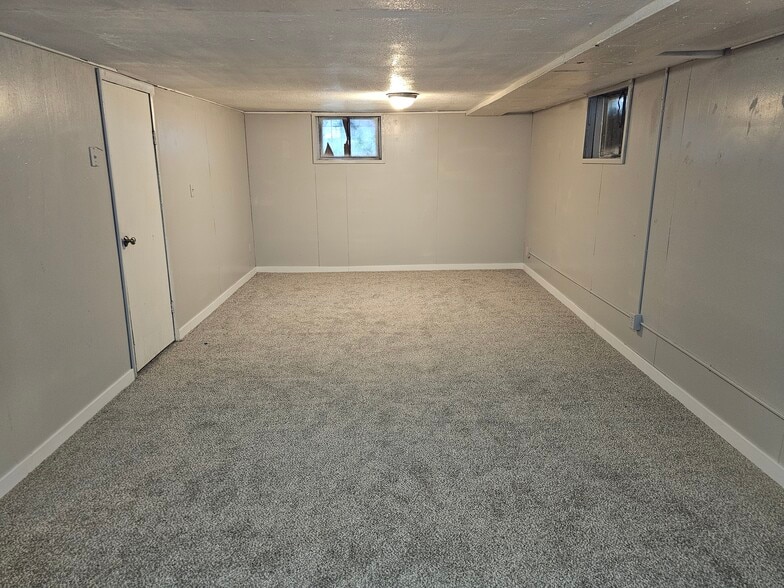 Building Photo - 5240 Highland Ave