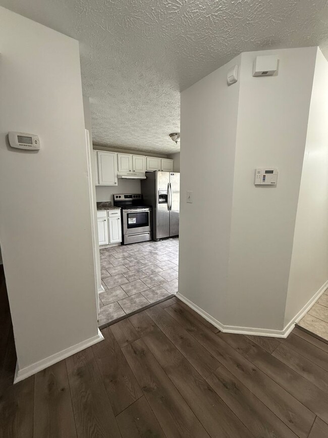 Building Photo - 3-Bedroom, 1.5 Bathroom Townhome at Magrud...