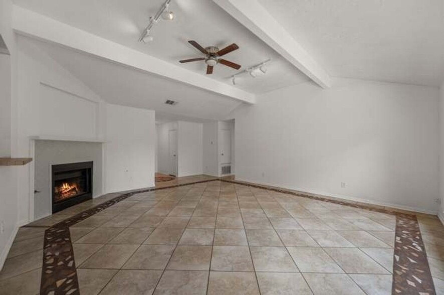 Building Photo - 1605 Quail Run Rd