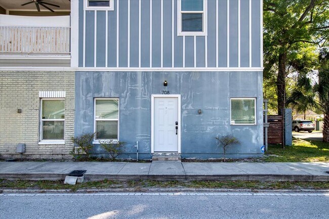 Building Photo - 708 S 22nd St
