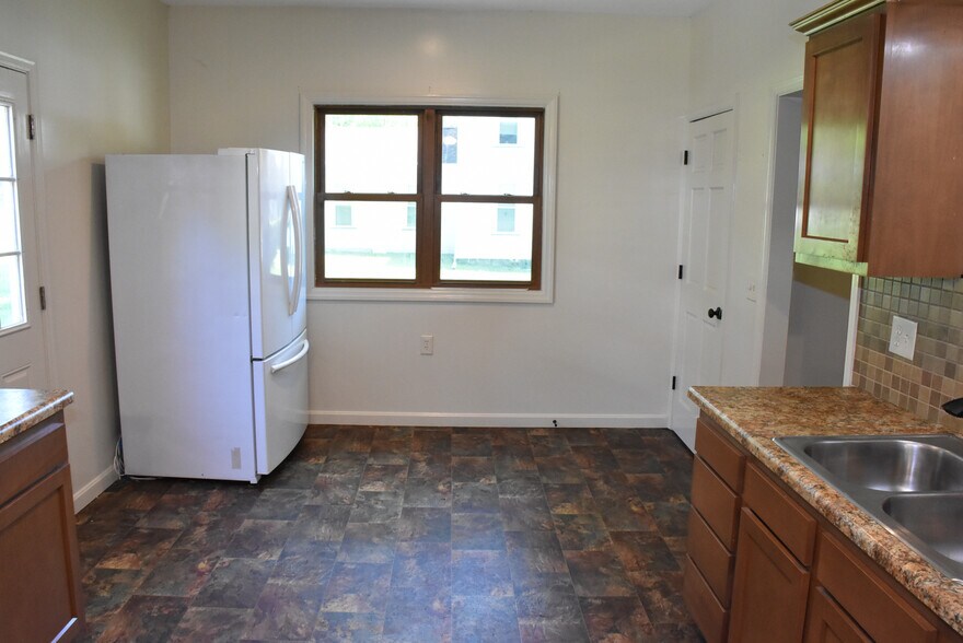 Building Photo - 539 North St