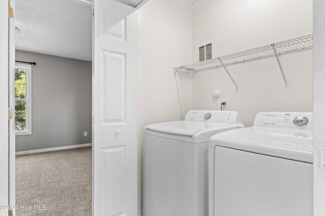 Building Photo - 208 Yearling Loop