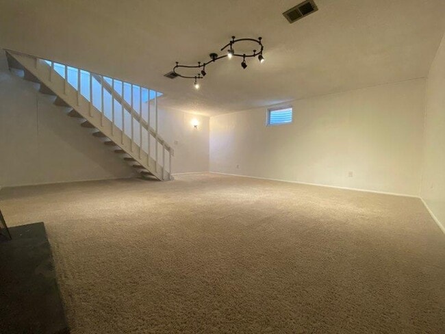 Building Photo - End Unit Townhome for Rent-move in ready N...