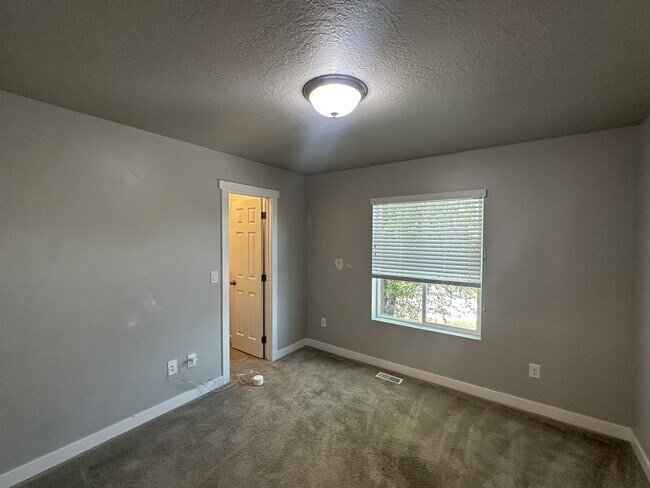 Building Photo - 3321 W 1690 N