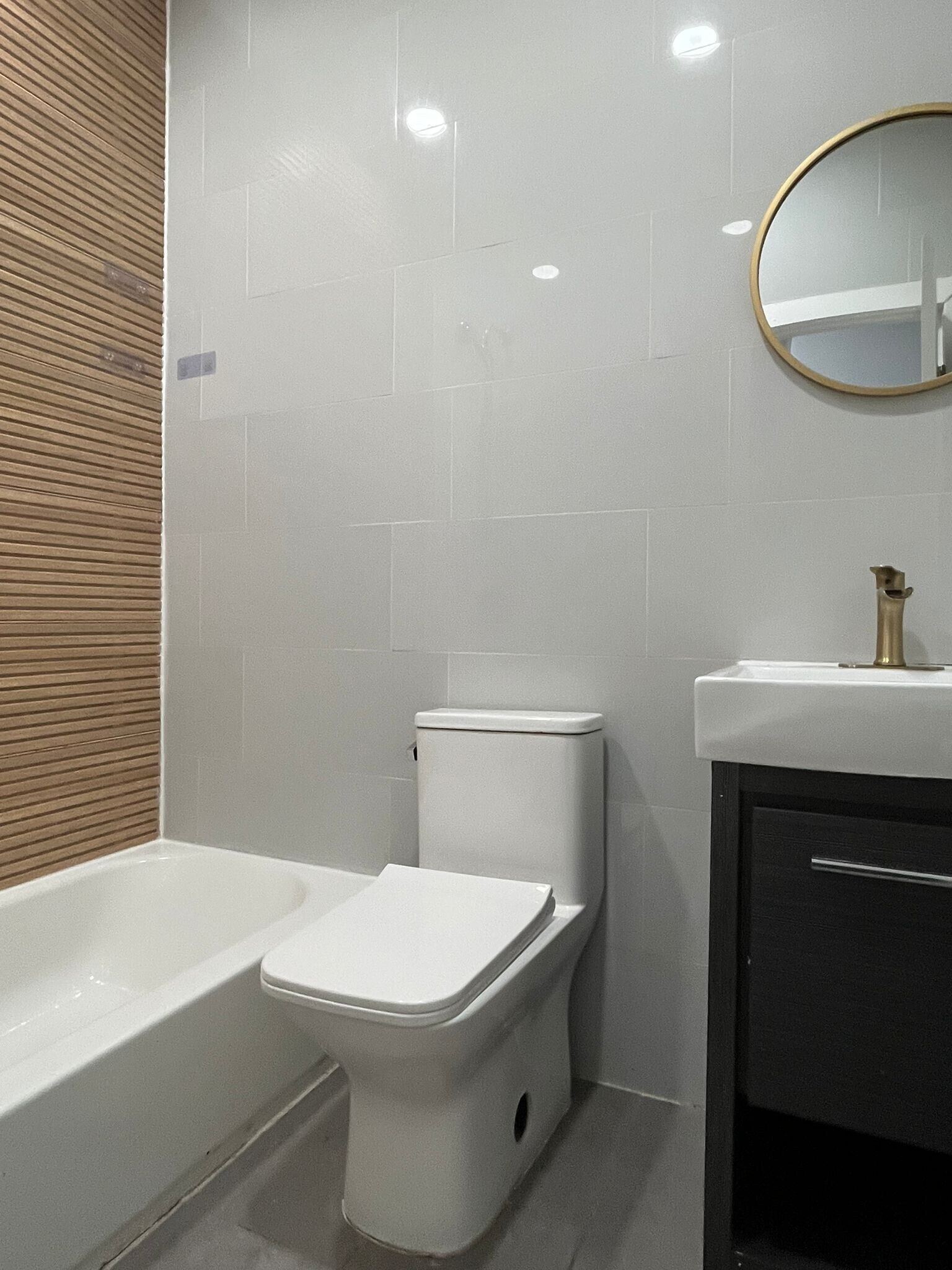 Building Photo - 86 Zabriskie St