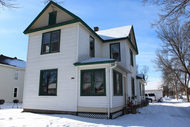 Building Photo - 902 S 4th Ave