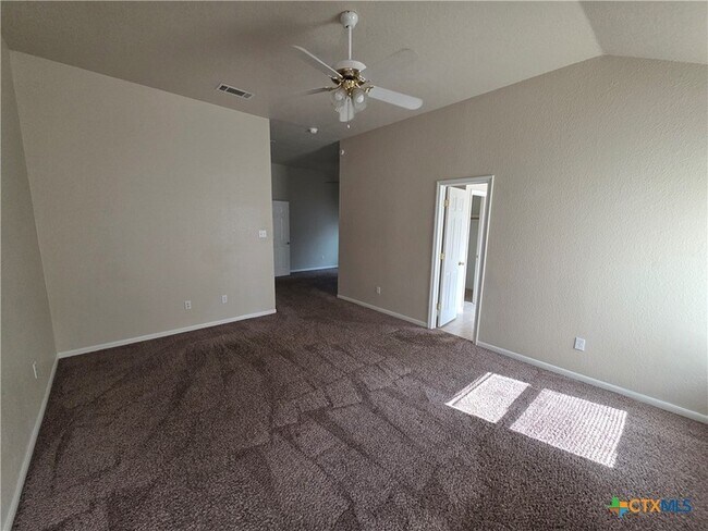 Building Photo - 322 Cedar Ridge Dr