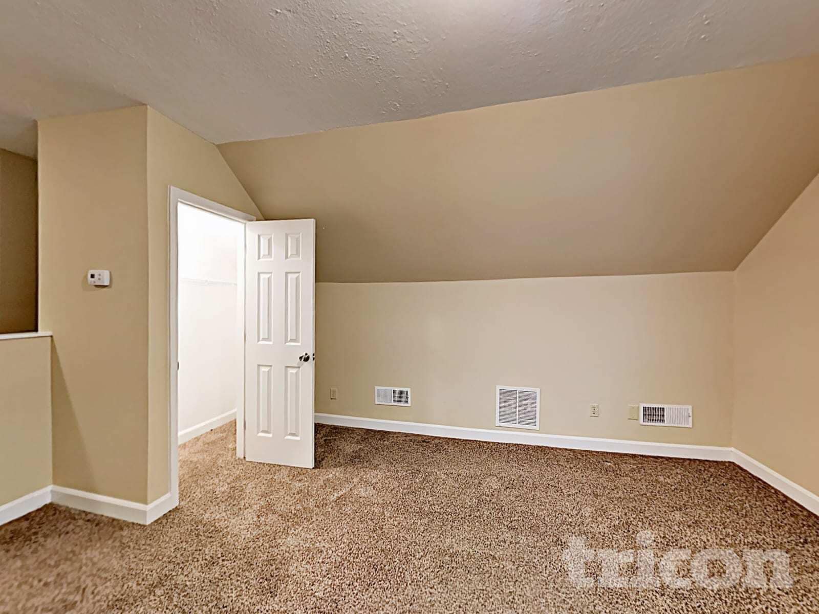 Building Photo - 605 Lake Dr SW