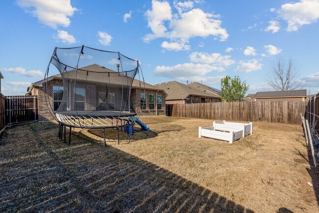 Building Photo - 1352 Lake Grove Dr