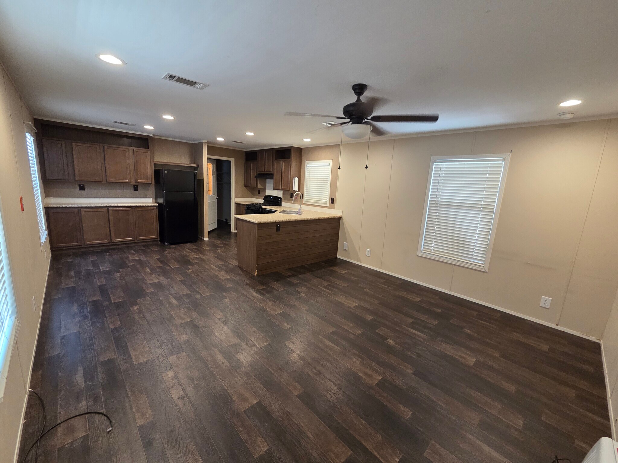 Building Photo - 2409 Creekview Dr