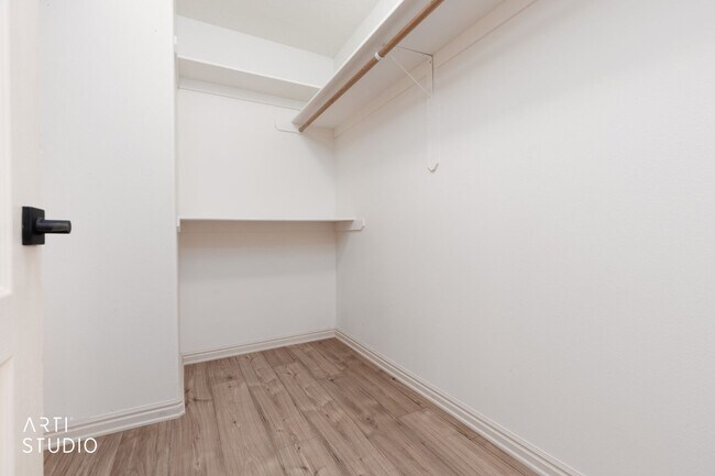 Building Photo - Beautifully Renovated 3-bedroom, 2-bathroom Home With 2-Car Garage in Beaver Dam, AZ!