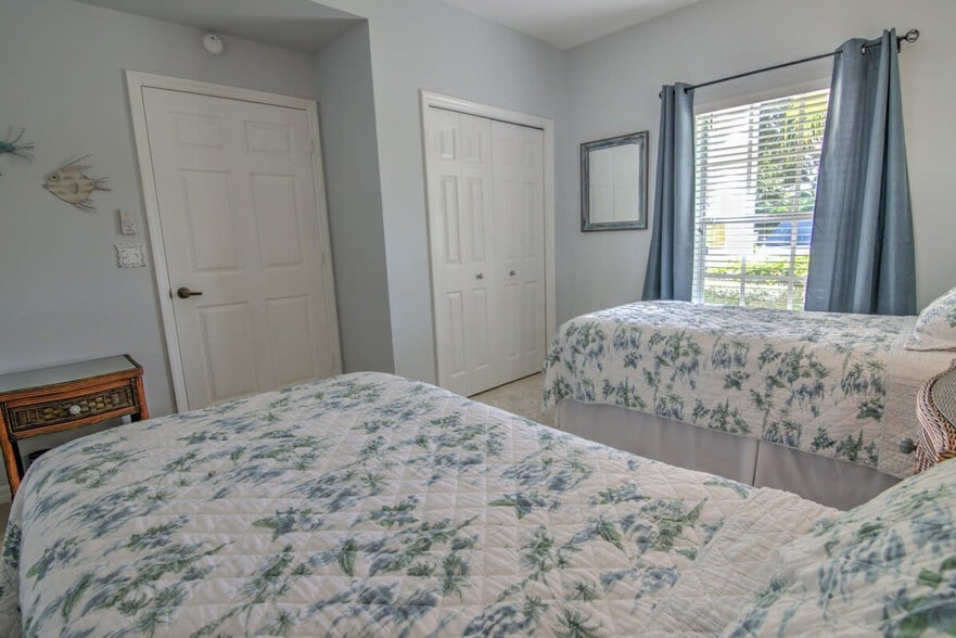 Building Photo - 9165 Celeste Dr