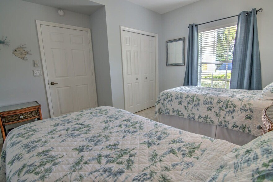 Building Photo - 9187 Celeste Dr