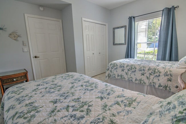 Building Photo - 9187 Celeste Dr